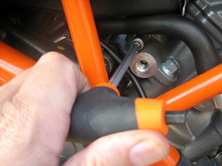 quitar el tornillo